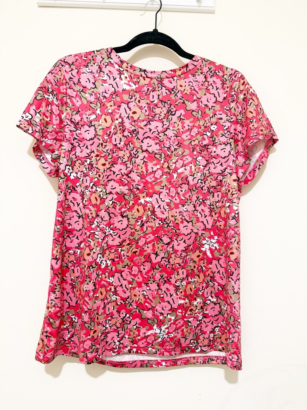 Women’s Floral Short Sleeve Tee in Bright Pink